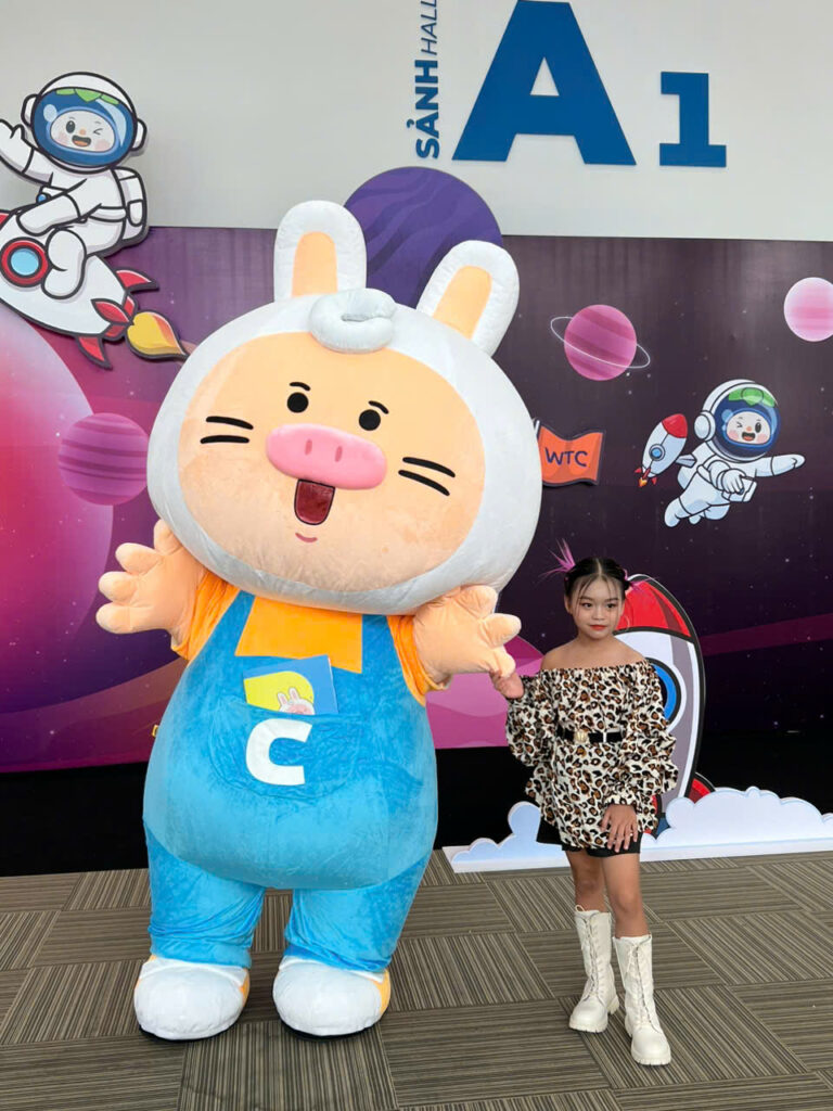 Mascot Chonky của Chonkaverse check in Tại LAPF